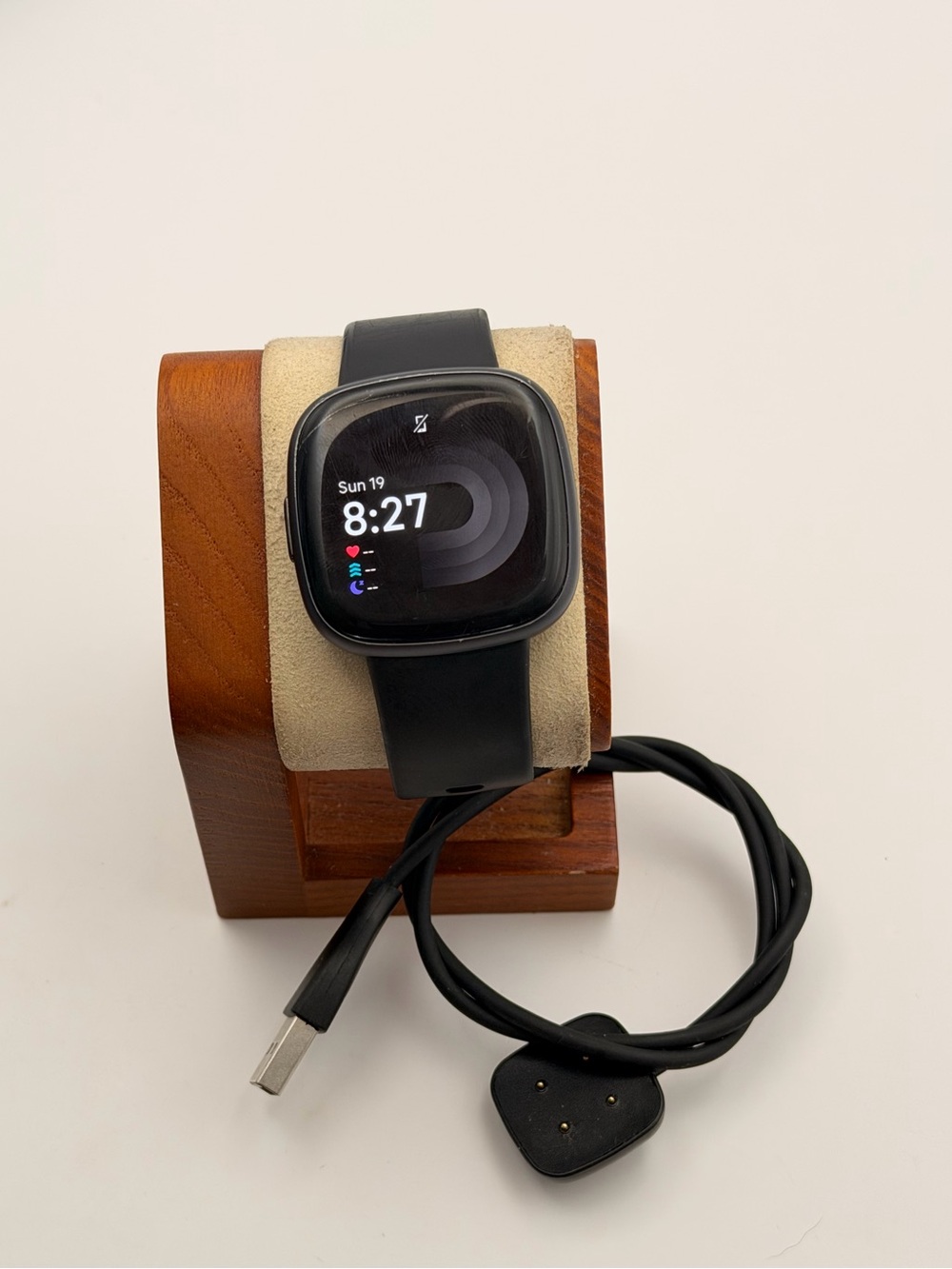 Fitbit Versa 4, Tested, Very Good, Charger Included, Black, Smartwatch, Fitness